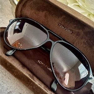 ✨BRAND NEW Tom Ford polarized aviator sunglasses 😎